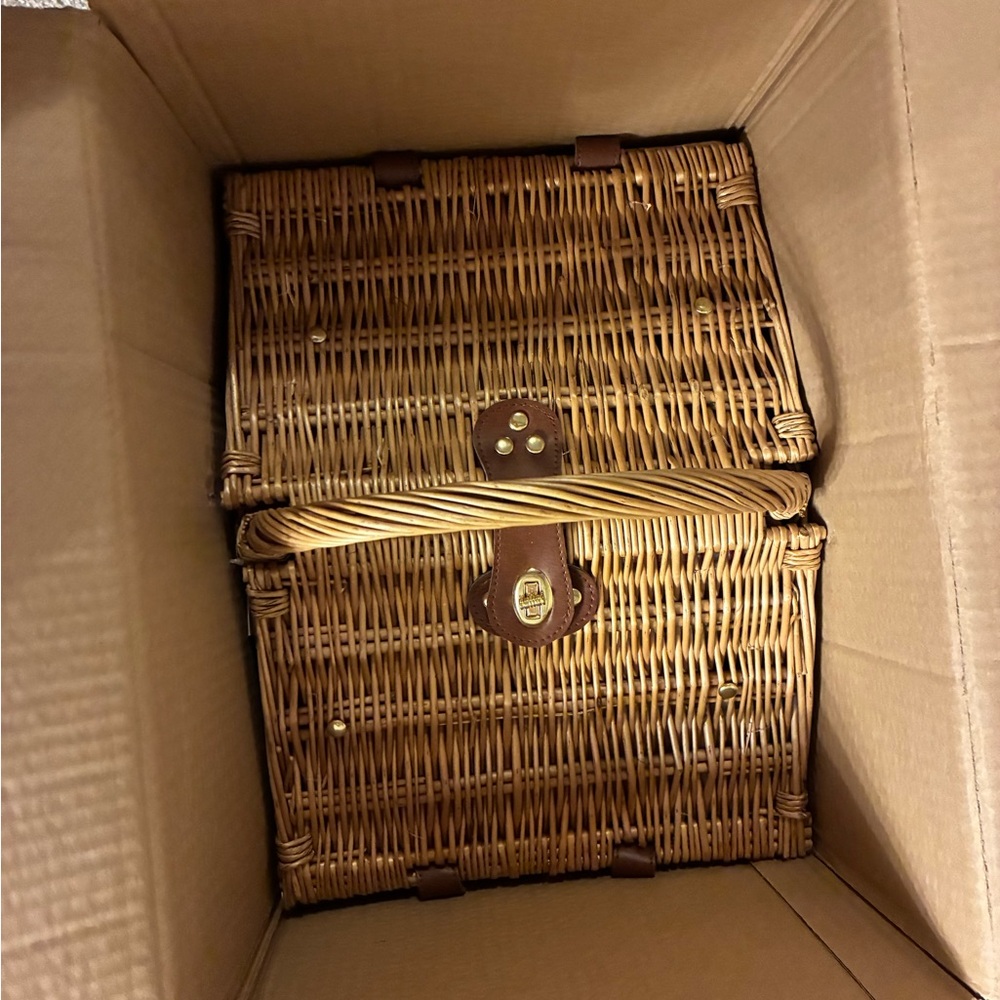 Picnic Time Piccadilly Double Lid Picnic Basket - Picture 4 of 5